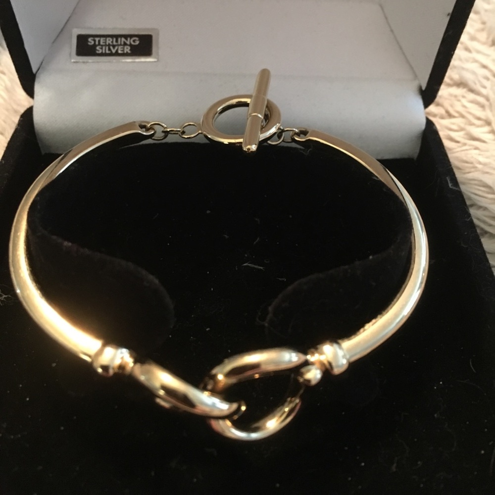 Gold NWOTintertwined necklace with a toggle clasp.